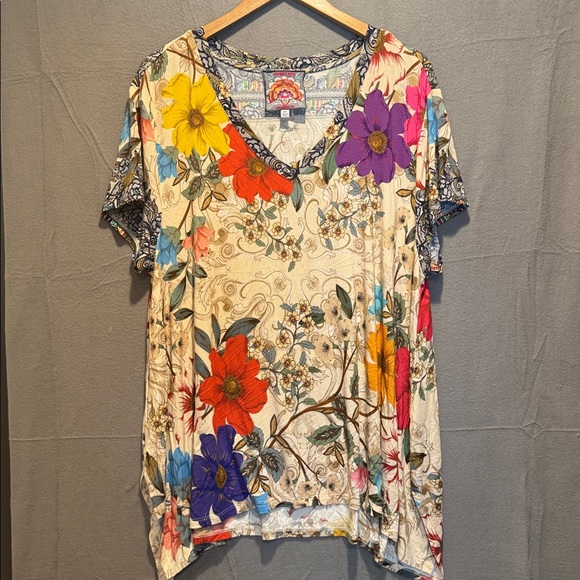 Johnny Was Archibal Handkerchief Bottom Floral Multicolor Short Sleeve Top - Picture 2 of 6